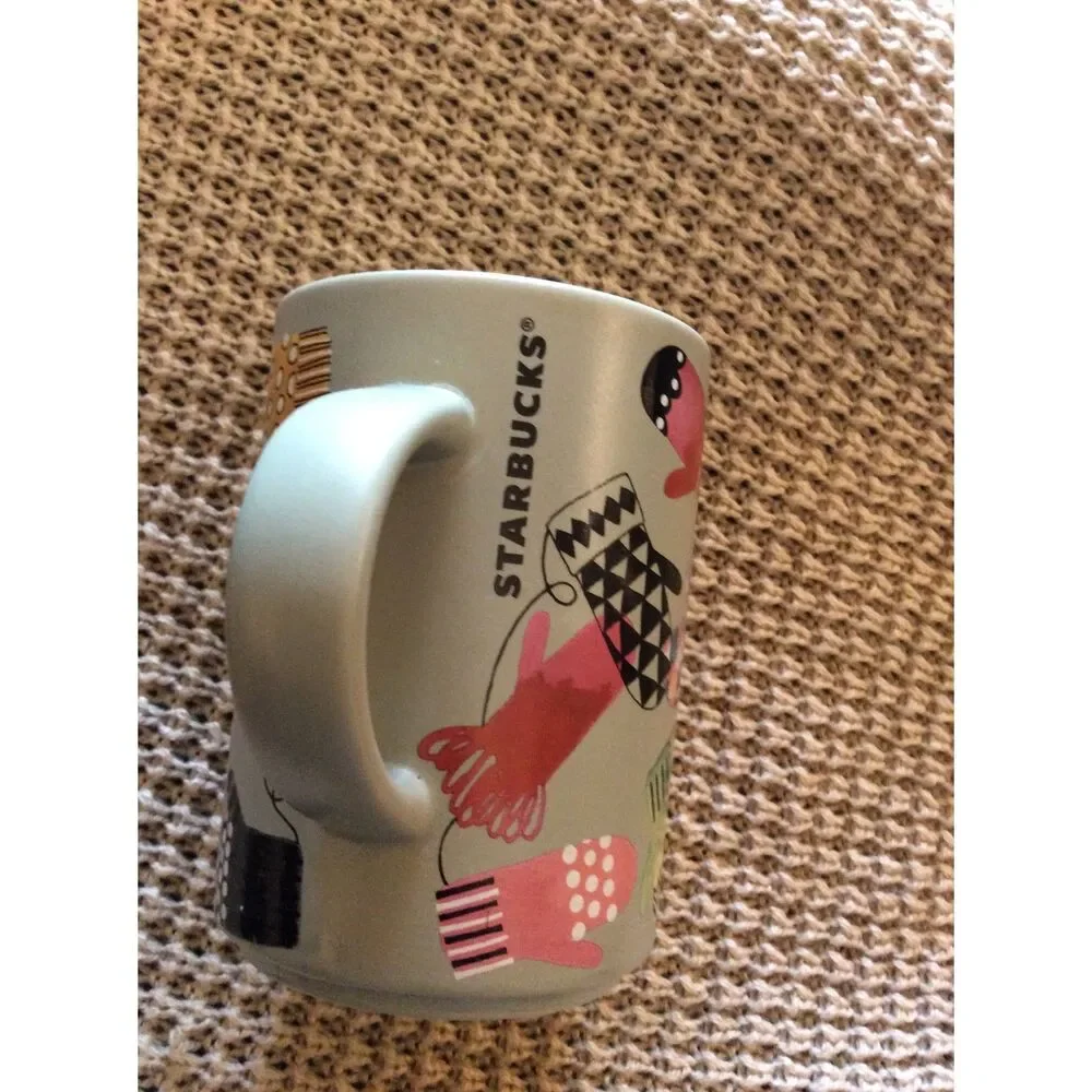 Starbucks winter mittens mug 2017 design 12 oz coffee cup